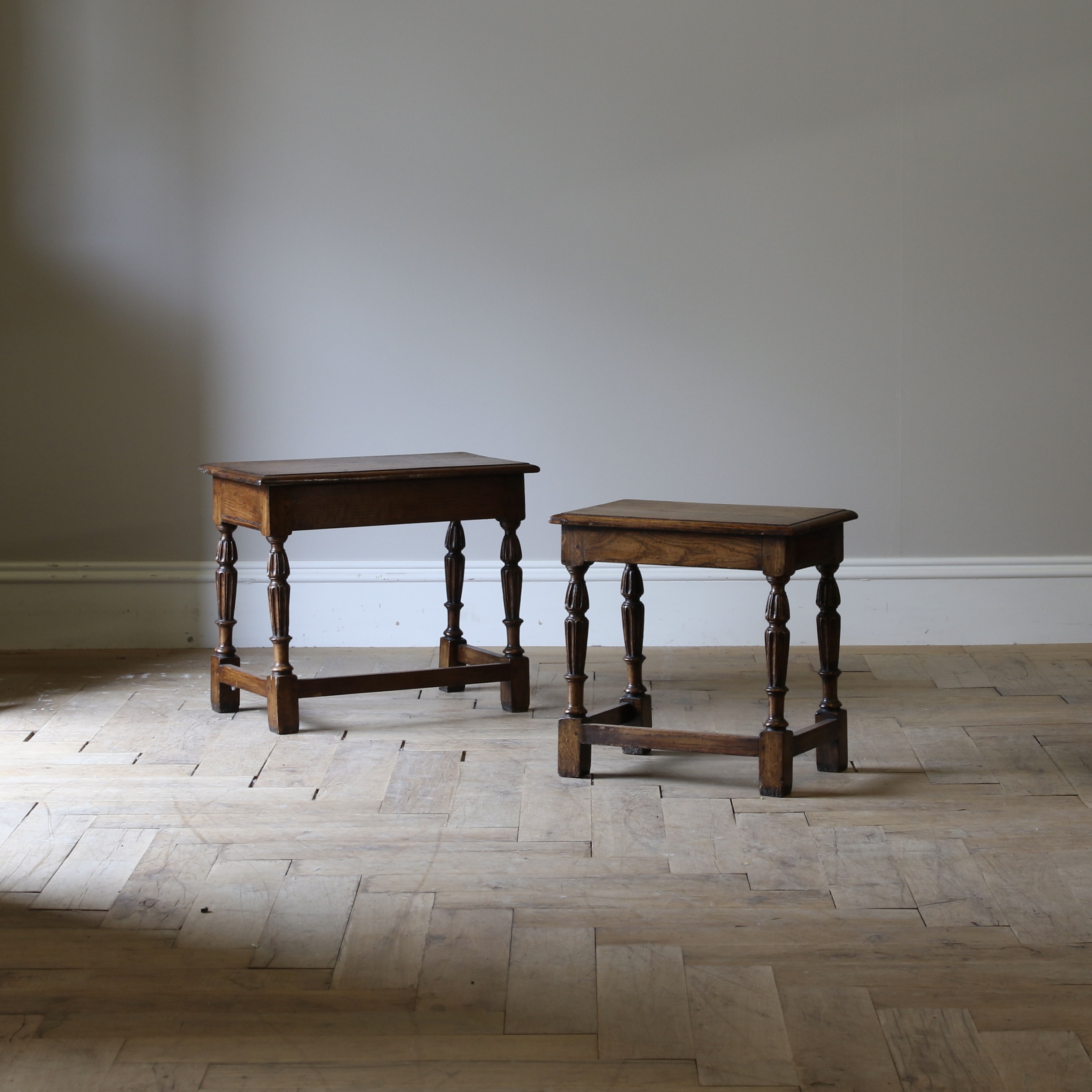 151-92 - Pair of Jointed Stools